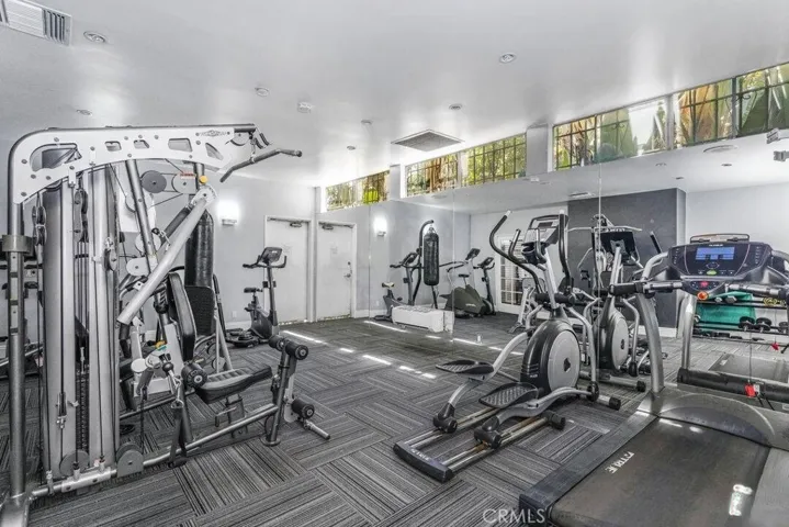 18350 Hatteras 138, Tarzana, California 91356