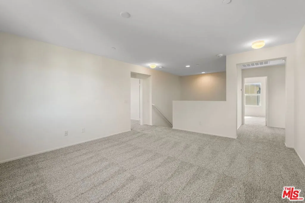 1735 W Newgrove Street, Lancaster, California 93534 home-pic-13