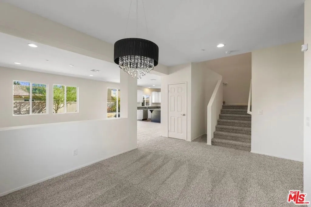 1735 W Newgrove Street, Lancaster, California 93534 home-pic-5