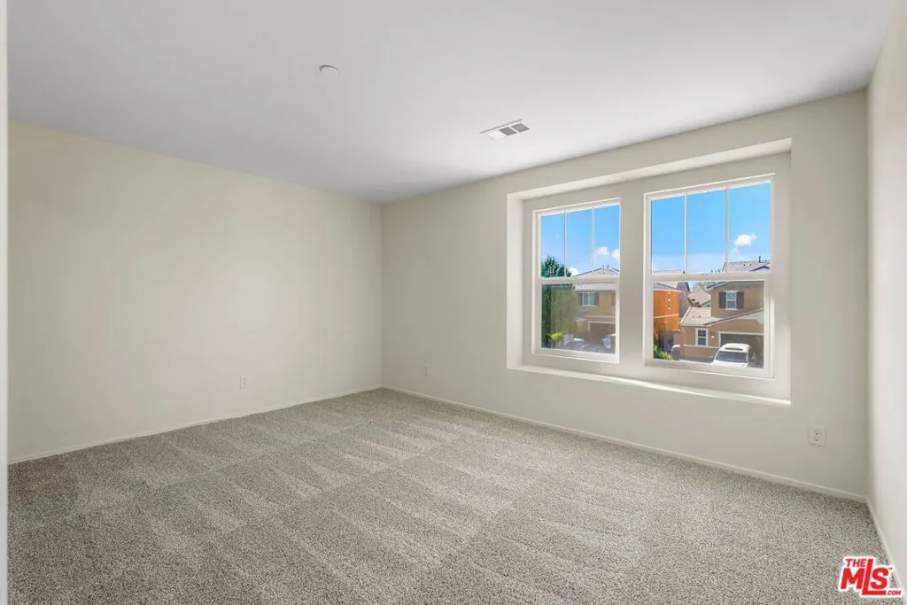 1735 W Newgrove Street, Lancaster, California 93534 home-pic-25