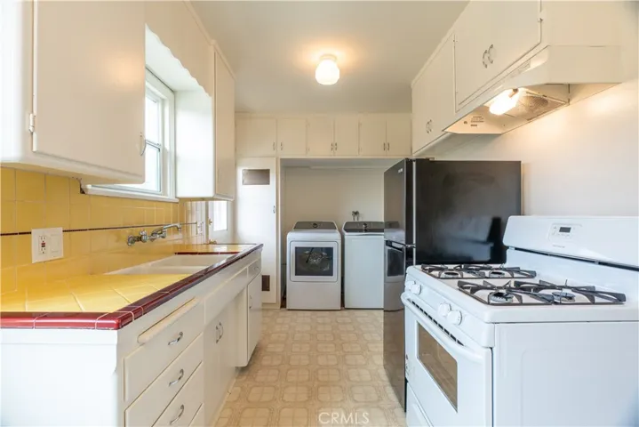 Unit B: 1 Bed/1Bath Delivered Vacant.