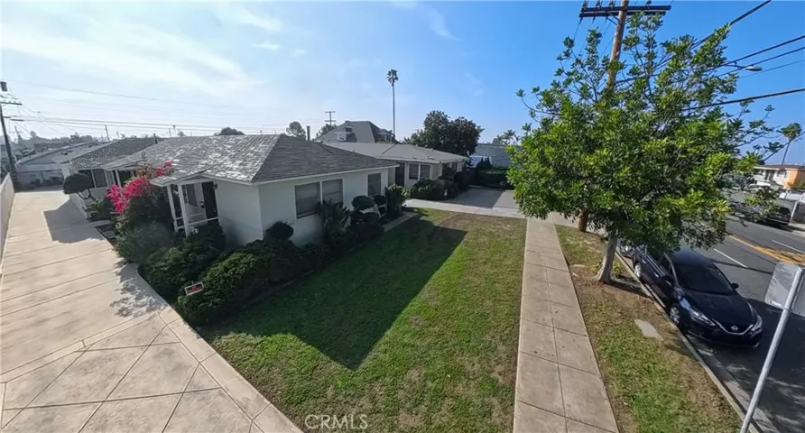 Triplex: Two 1 Bed/1Bath Units and One 2 Bed/1Bath unit