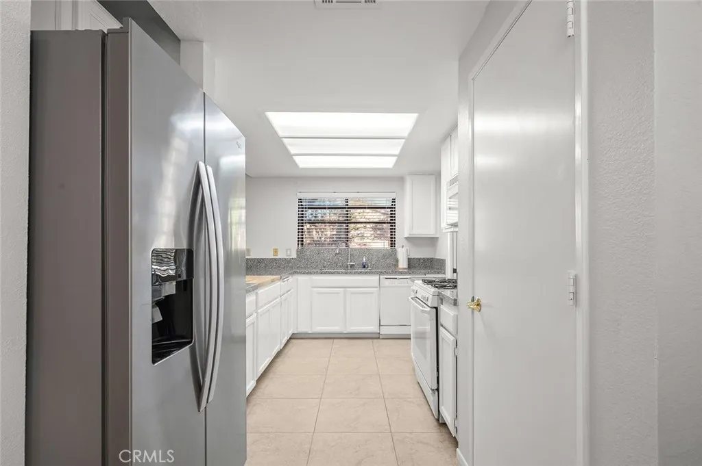 64616 Spyglass Avenue, Desert Hot Springs, California 92240 home-pic-12