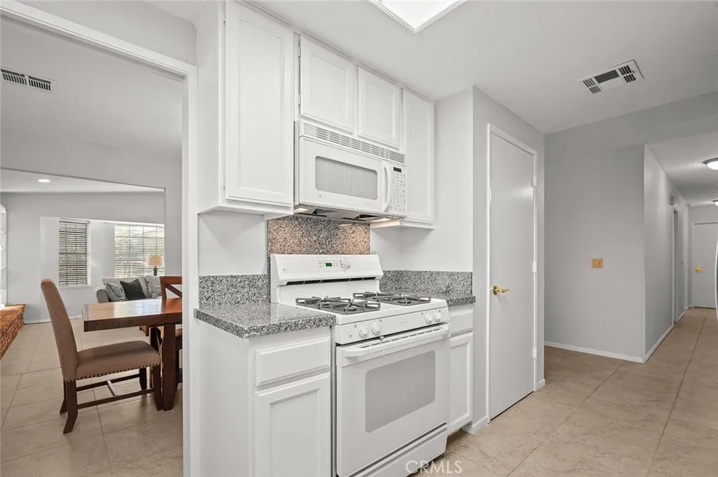 64616 Spyglass Avenue, Desert Hot Springs, California 92240 home-pic-11