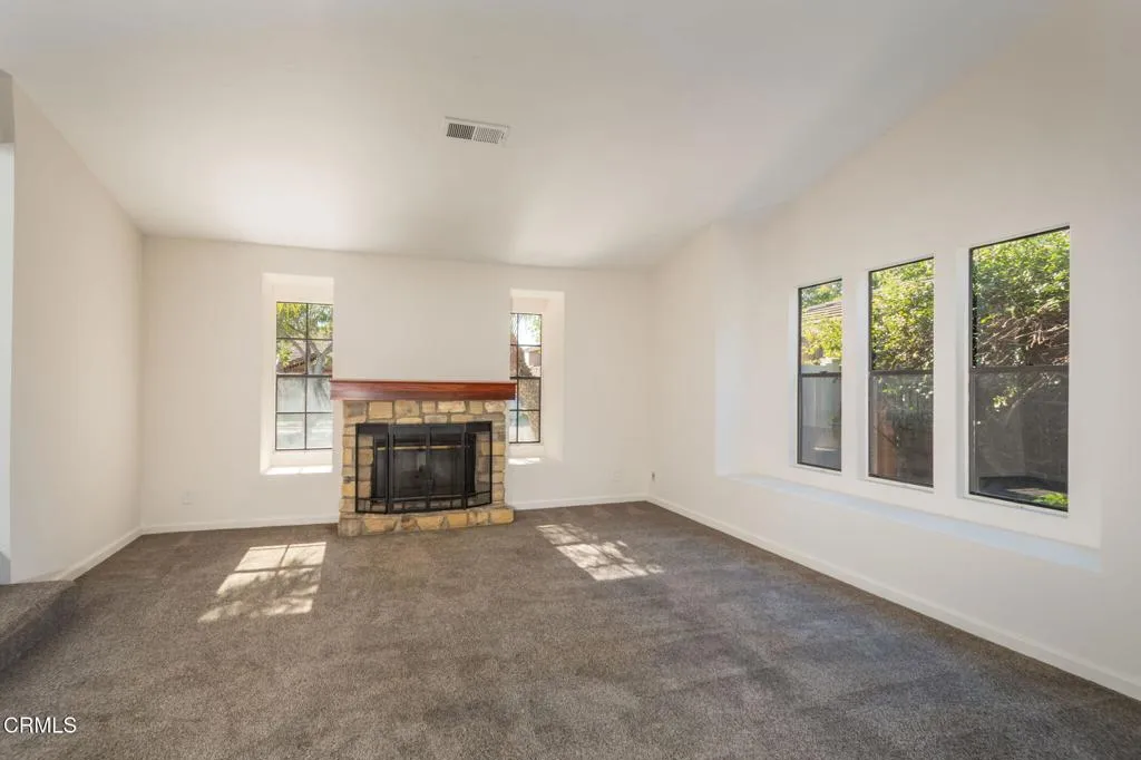 1901 Ivanhoe Avenue, Oxnard, California 93030 home-pic-6