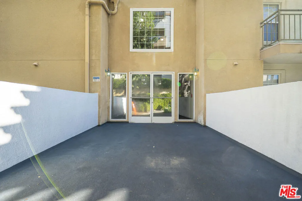 4755 Templeton Street 2210, Los Angeles, California 90032 home-pic-2