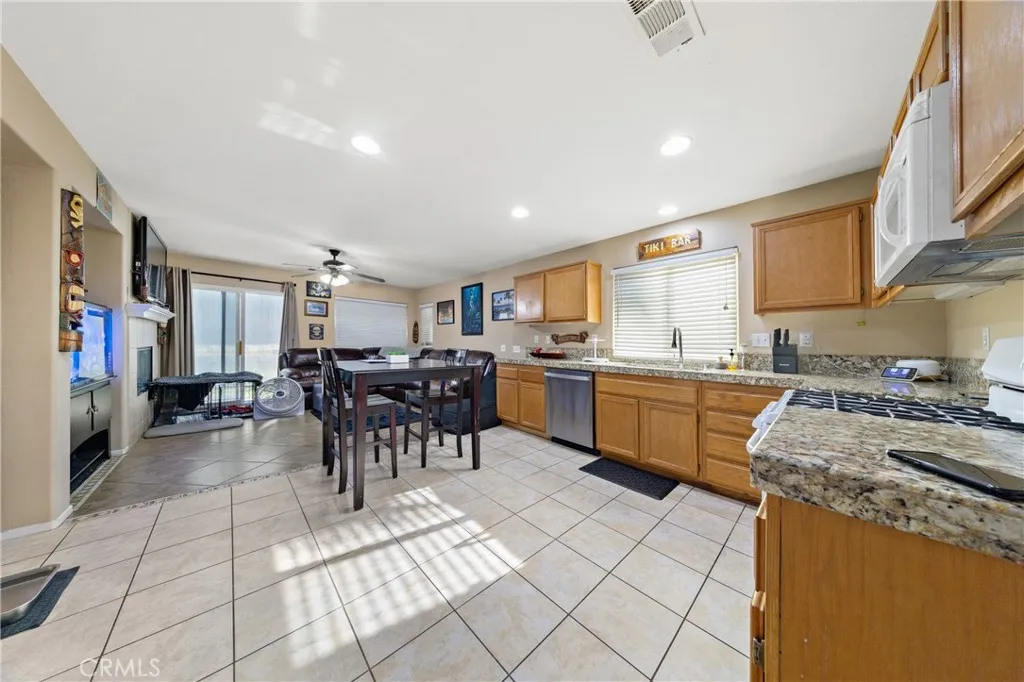 27864 Maywood Bend, Menifee, California 92585 home-pic-8