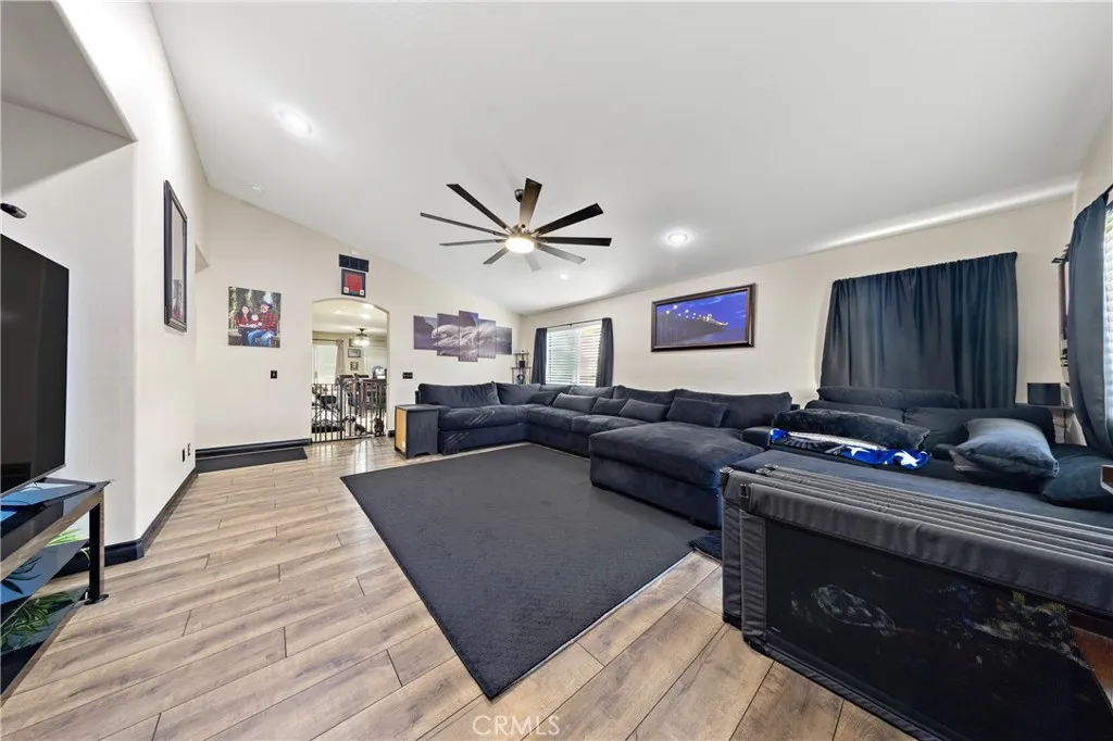 27864 Maywood Bend, Menifee, California 92585 home-pic-2