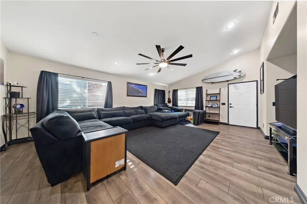 27864 Maywood Bend, Menifee, California 92585 home-pic-6