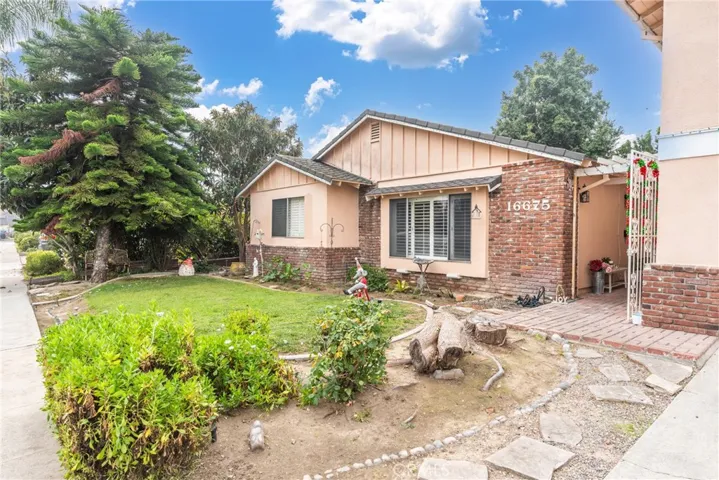 16675 Spruce Circle, Fountain Valley, California 92708