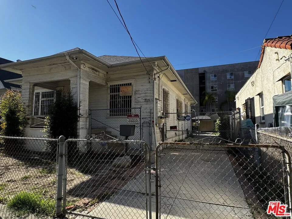 1025 S Kenmore Avenue, Los Angeles, California 90006 home-pic-1