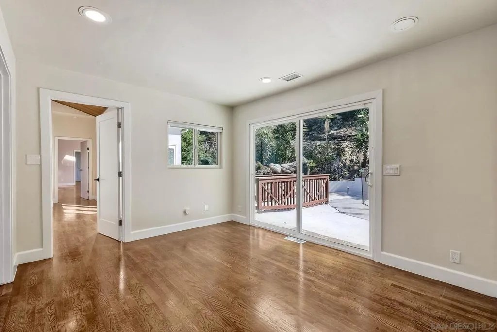 9945 Alto Dr, La Mesa, California 91941 home-pic-24