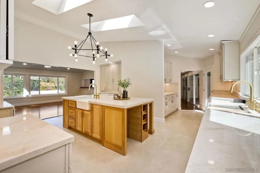 9945 Alto Dr, La Mesa, California 91941 home-pic-8