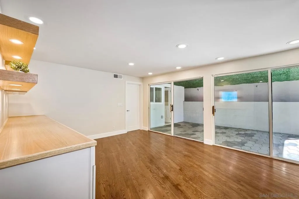 9945 Alto Dr, La Mesa, California 91941 home-pic-18