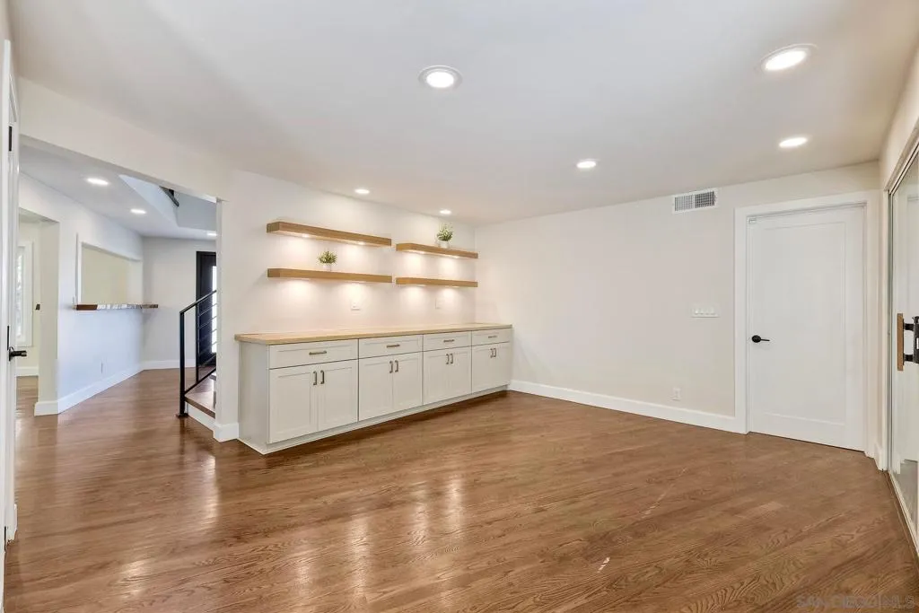 9945 Alto Dr, La Mesa, California 91941 home-pic-17