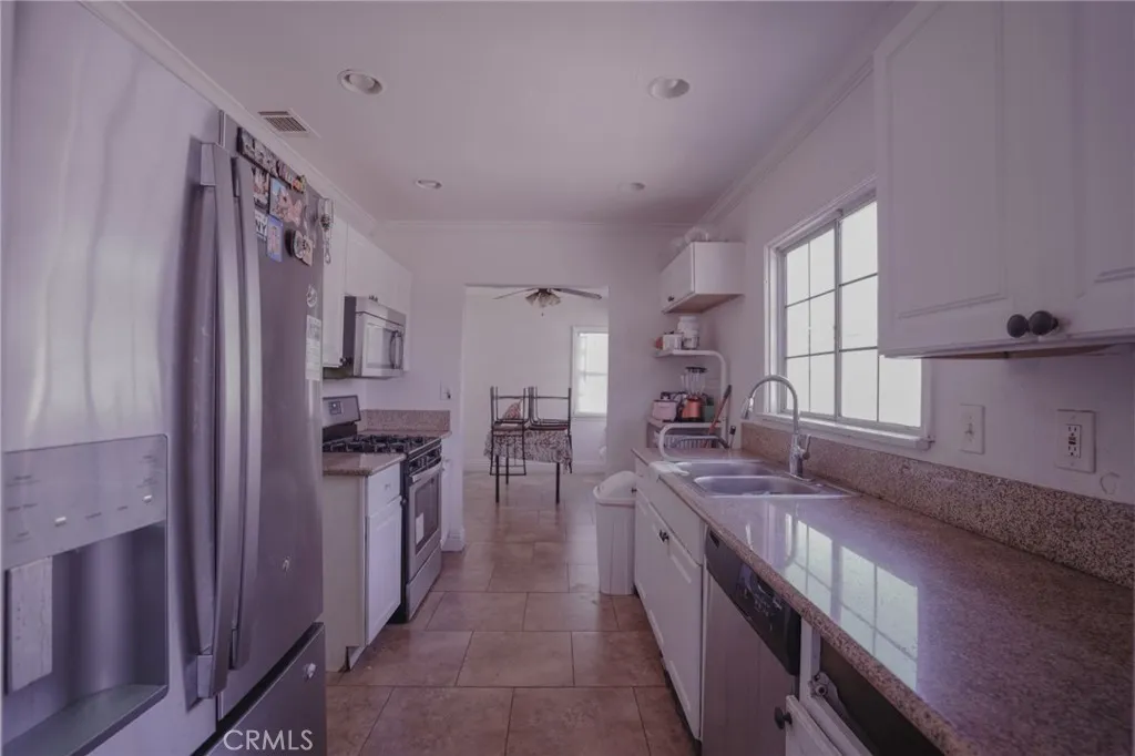 630 E 119th, Los Angeles, California 90059 home-pic-2