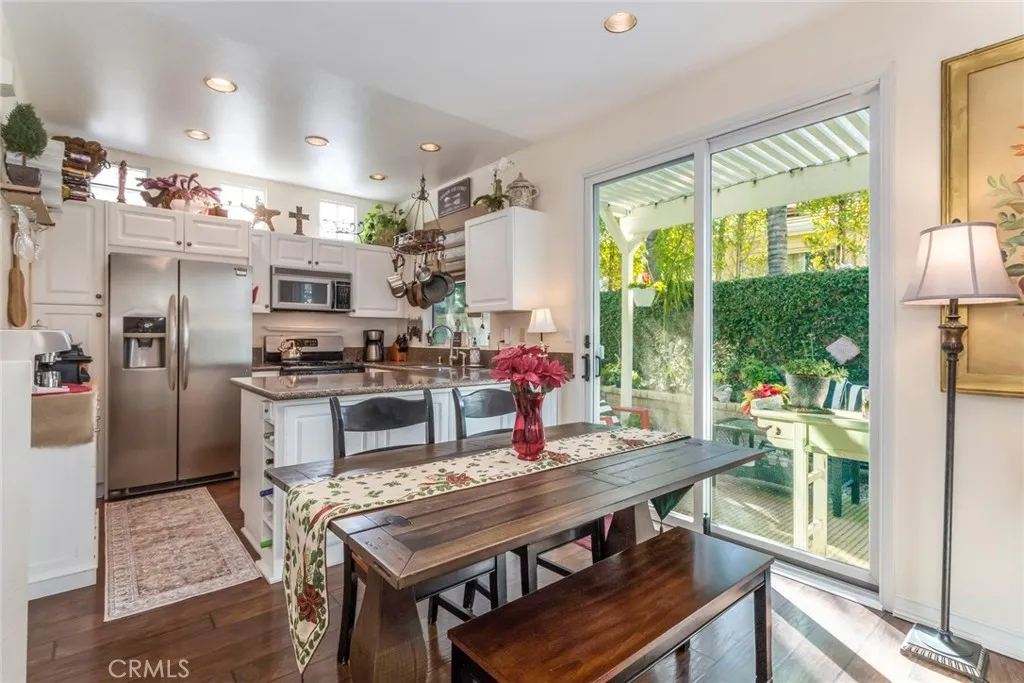 27839 Skycrest Circle, Valencia, California 91354 home-pic-9