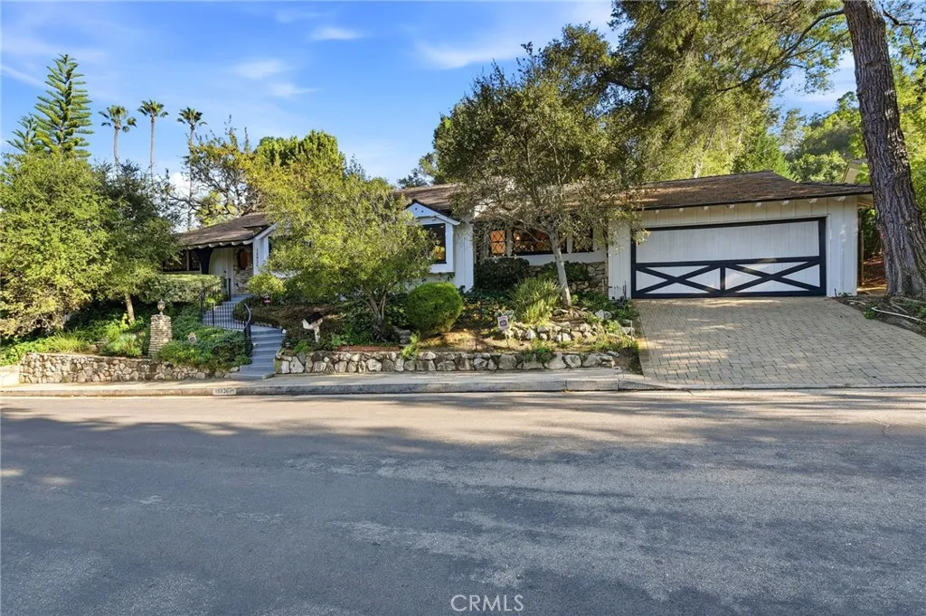 15936 Valley Wood Road, Sherman Oaks, California 91403 home-pic-0