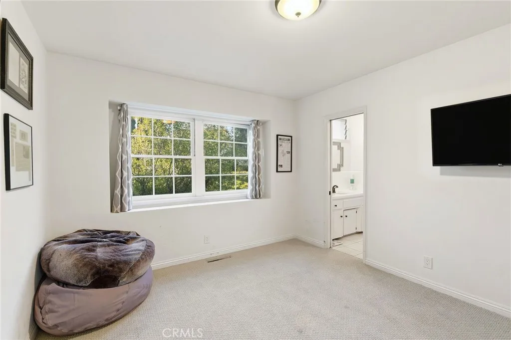 15936 Valley Wood Road, Sherman Oaks, California 91403 home-pic-17