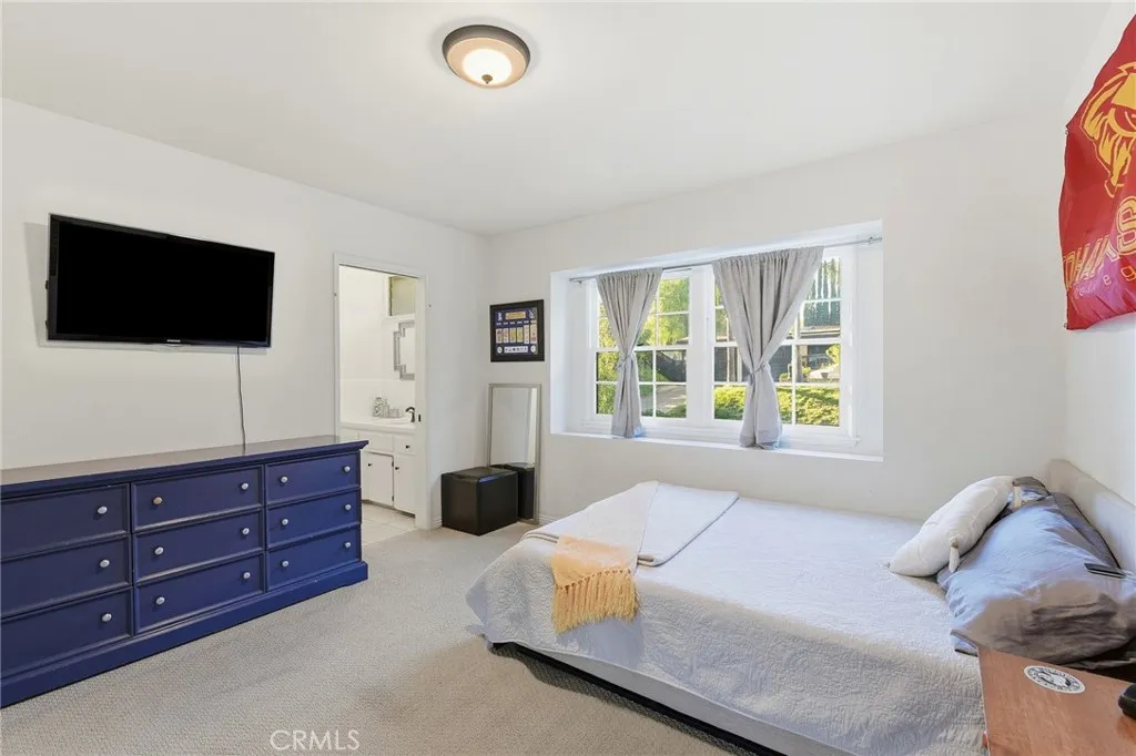 15936 Valley Wood Road, Sherman Oaks, California 91403 home-pic-15