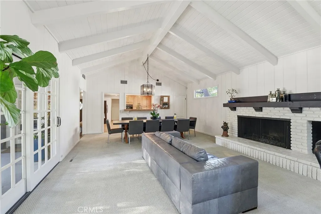 15936 Valley Wood Road, Sherman Oaks, California 91403 home-pic-11