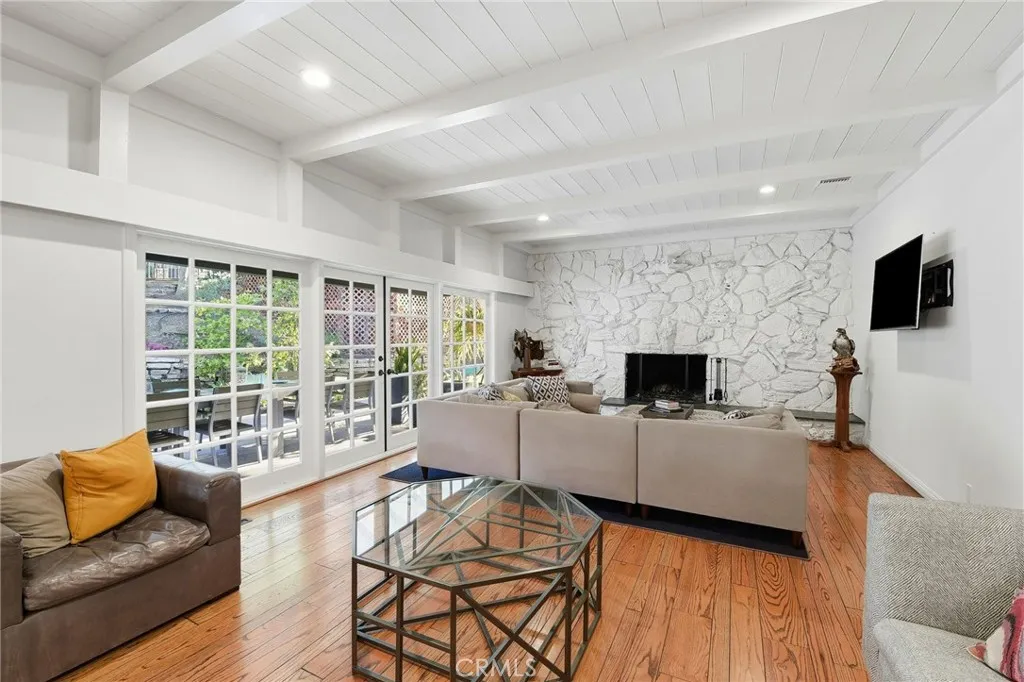 15936 Valley Wood Road, Sherman Oaks, California 91403 home-pic-6