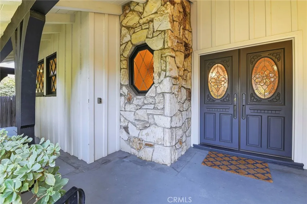 15936 Valley Wood Road, Sherman Oaks, California 91403 home-pic-3