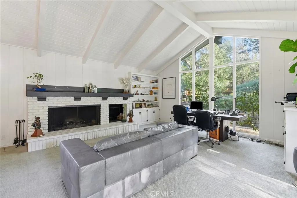 15936 Valley Wood Road, Sherman Oaks, California 91403 home-pic-10