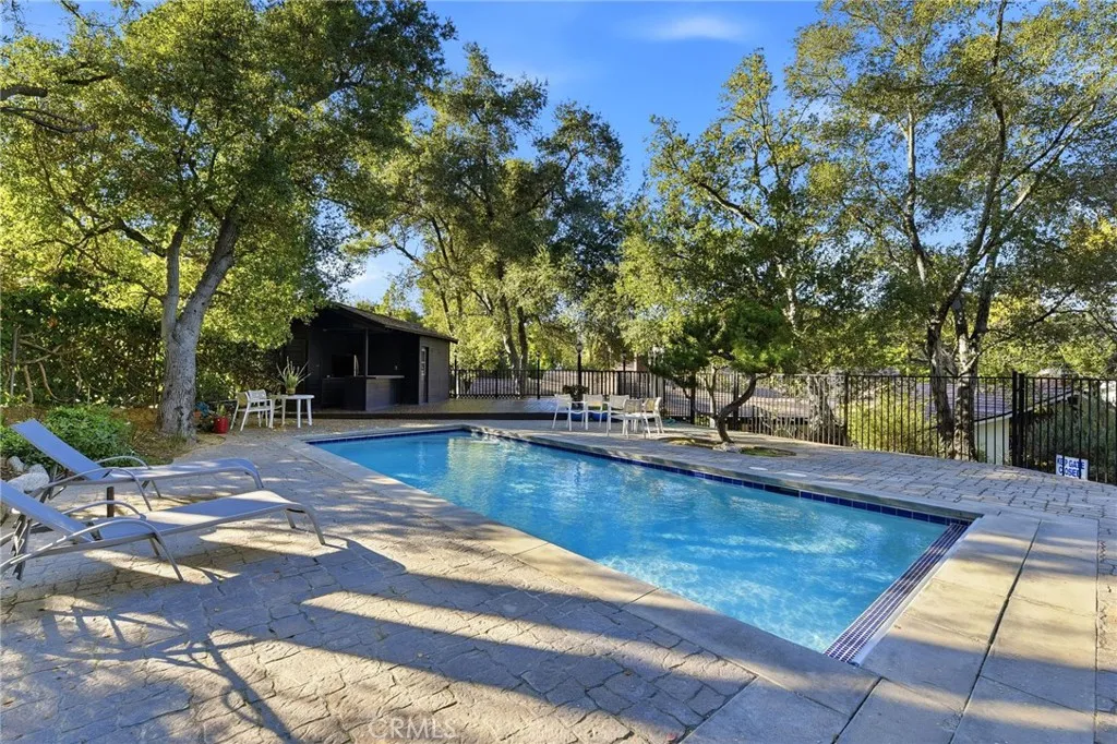 15936 Valley Wood Road, Sherman Oaks, California 91403 home-pic-23