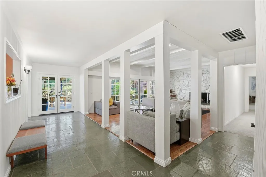 15936 Valley Wood Road, Sherman Oaks, California 91403 home-pic-5