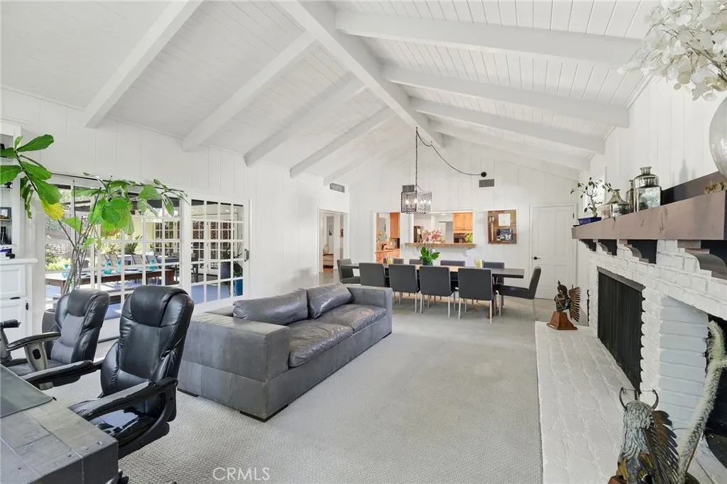 15936 Valley Wood Road, Sherman Oaks, California 91403 home-pic-12