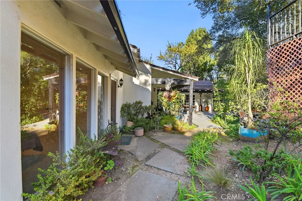 15936 Valley Wood Road, Sherman Oaks, California 91403 home-pic-21