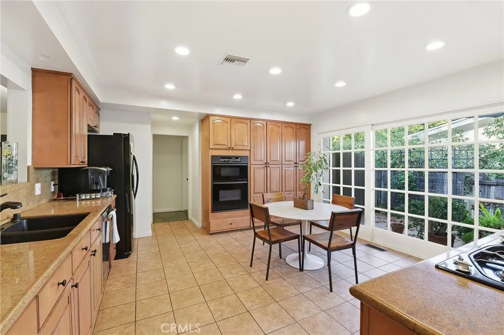 15936 Valley Wood Road, Sherman Oaks, California 91403 home-pic-8