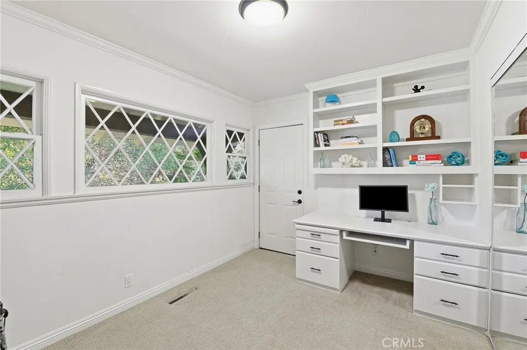 15936 Valley Wood Road, Sherman Oaks, California 91403 home-pic-14
