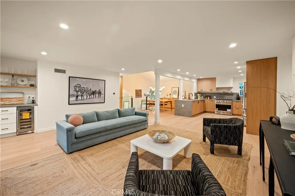 3947 Sumac Drive, Sherman Oaks, California 91403 home-pic-5