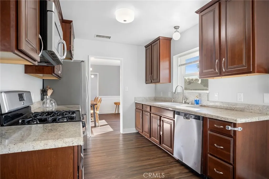 505 Cambridge, Burbank, California 91504 home-pic-9