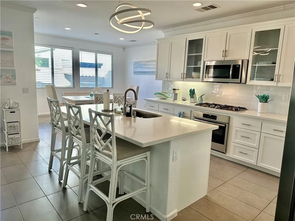 24438 Parker, Lake Elsinore, California 92532 home-pic-4