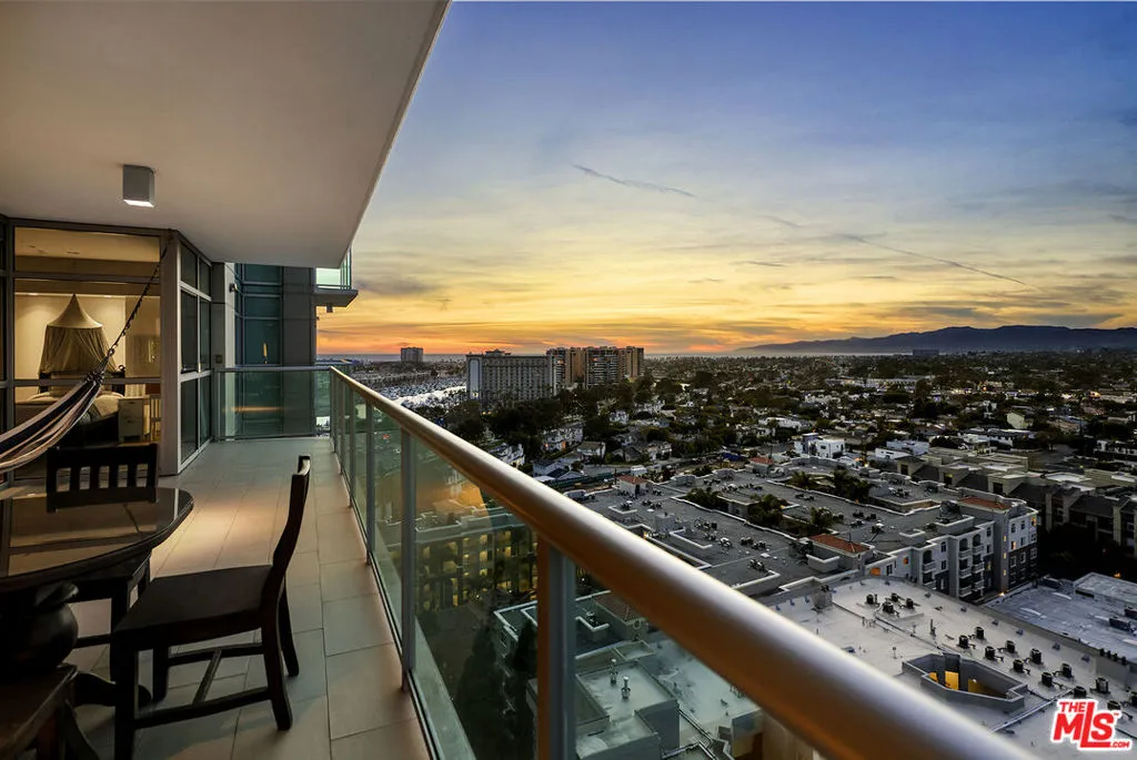 13700 Marina Pointe Drive 1620, Marina Del Rey, California 90292 home-pic-3