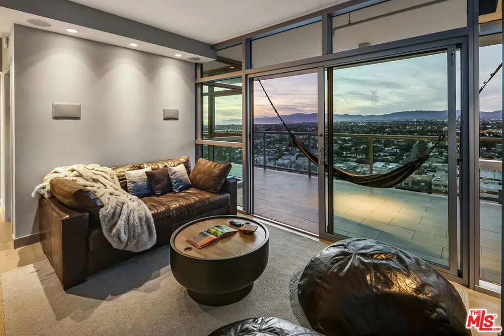 13700 Marina Pointe Drive 1620, Marina Del Rey, California 90292 home-pic-13