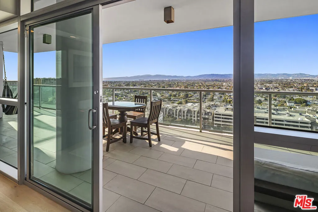 13700 Marina Pointe Drive 1620, Marina Del Rey, California 90292 home-pic-12