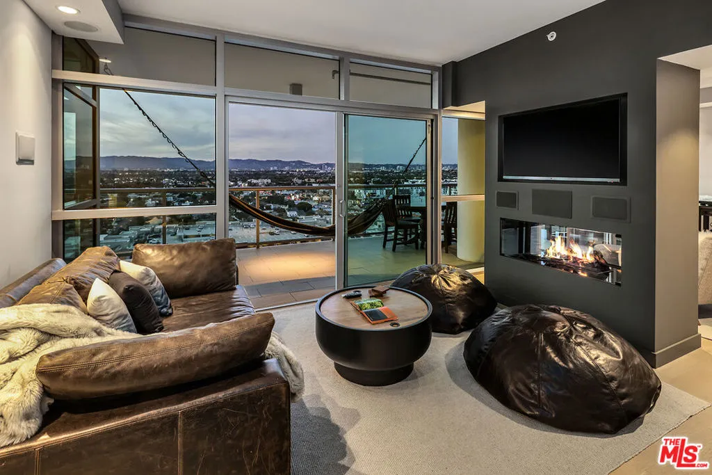 13700 Marina Pointe Drive 1620, Marina Del Rey, California 90292 home-pic-1