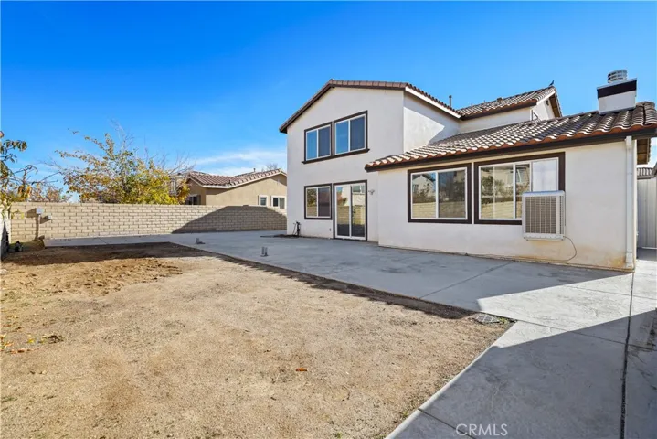 Spacious back yard - family bbq's
