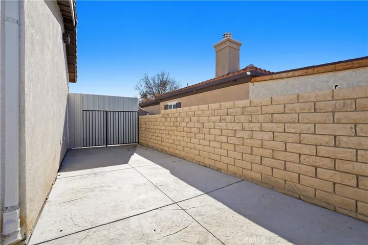 Side of house / lots of privacy.