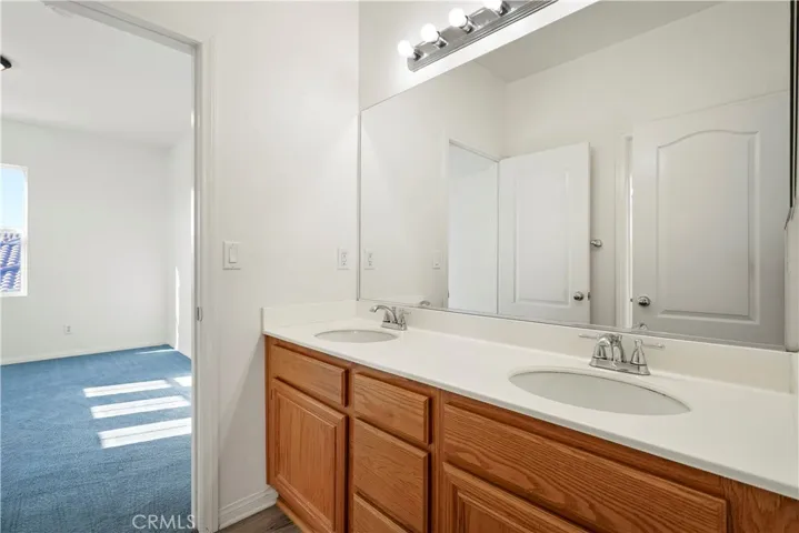 Upstairs: Jack&Jill Full Bath - View 1