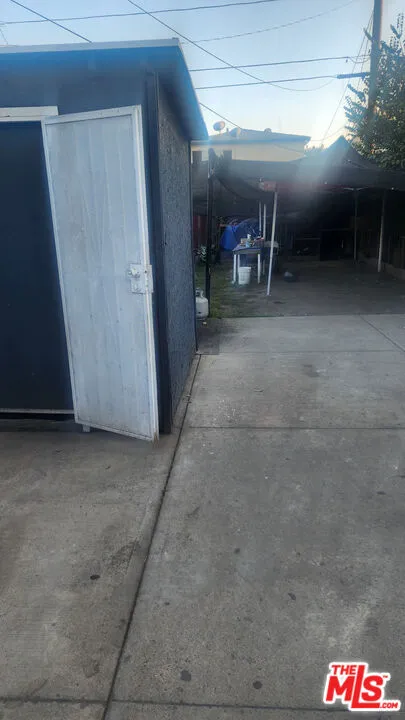 742 E 84th Place, Los Angeles, California 90001 home-pic-7