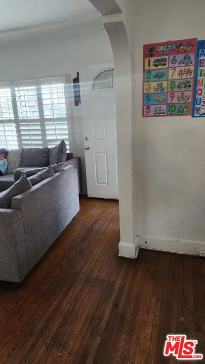 742 E 84th Place, Los Angeles, California 90001 home-pic-6