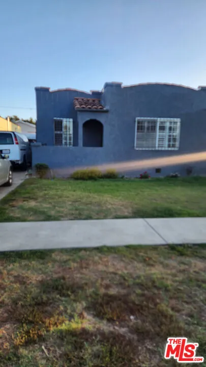 742 E 84th Place, Los Angeles, California 90001 home-pic-1