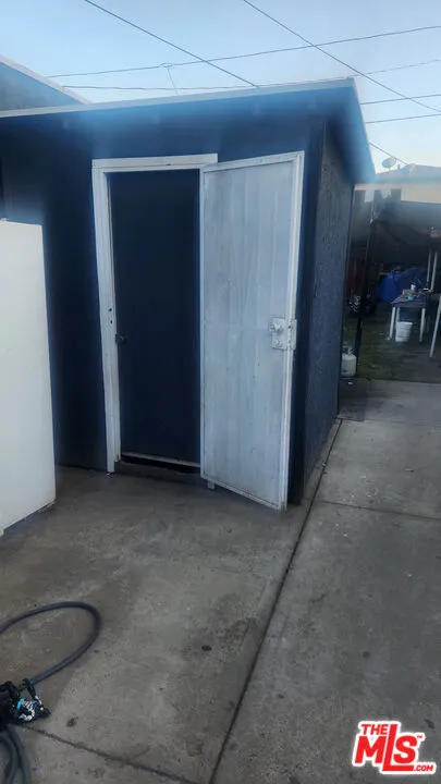742 E 84th Place, Los Angeles, California 90001 home-pic-8
