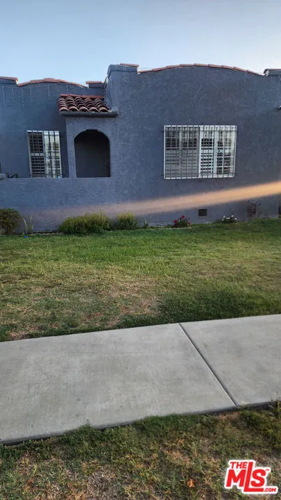742 E 84th Place, Los Angeles, California 90001 home-pic-2