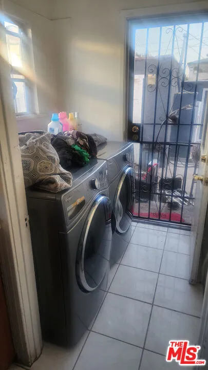 742 E 84th Place, Los Angeles, California 90001 home-pic-5